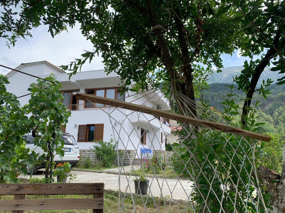 Guesthouse "Shtepia Ime" Përmet Esterno foto
