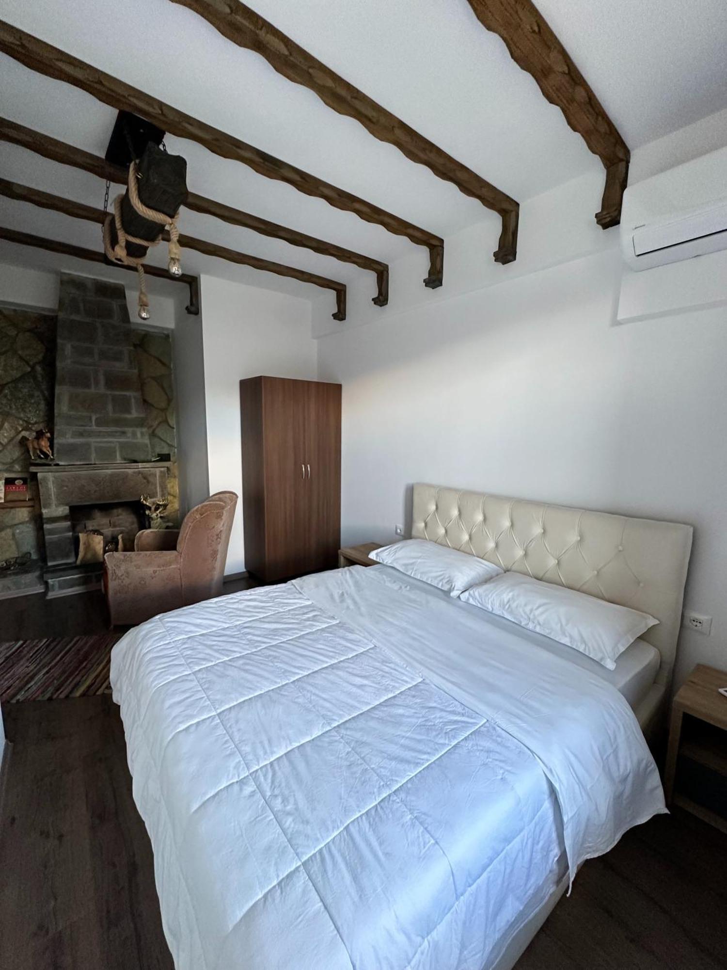 Guesthouse "Shtepia Ime" Përmet Esterno foto